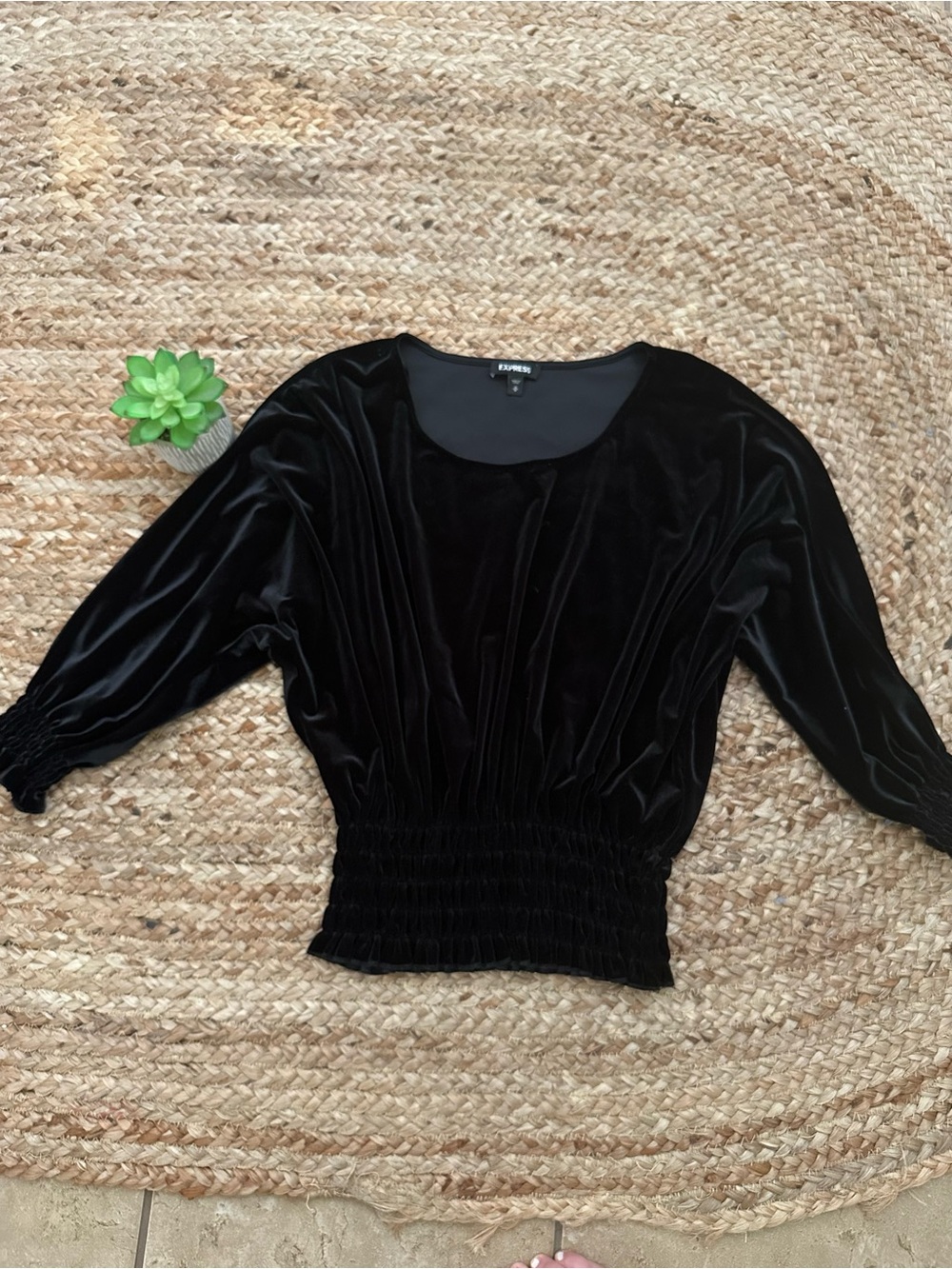BLACK VELVET POOF SLEEVE BLOUSE